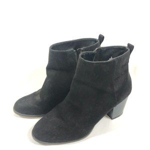 Old Navy faux-suede black bootie with side zip block heel Woman's size 9